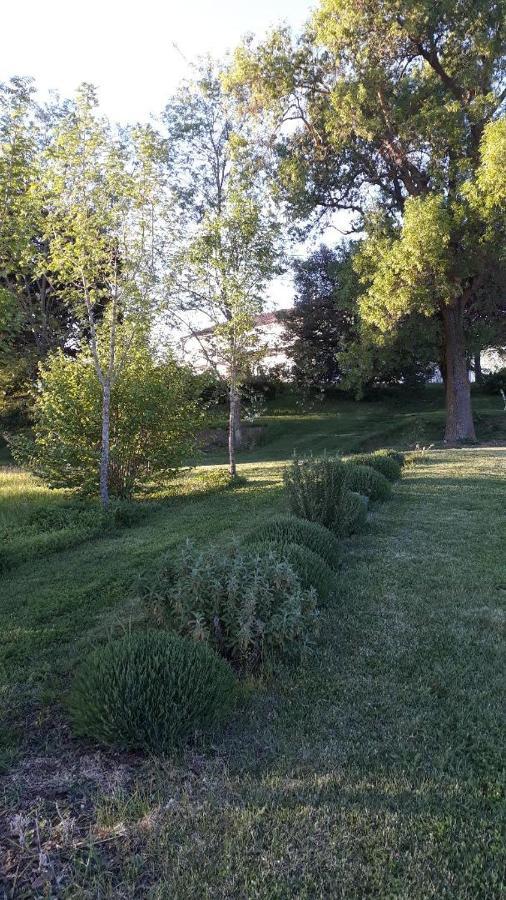 Chambres D'Hotes Du Bernes Nomdieu Exteriör bild
